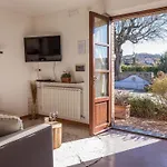 Casale Bella 8&4, Emma