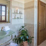 Casale Bella 8&4, Emma