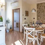 Casale Bella 8&4, Emma