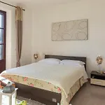 Casale Bella 8&4, Emma