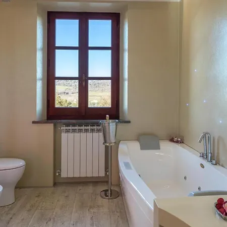 Casale Bella 8&4, Emma Città della Pieve