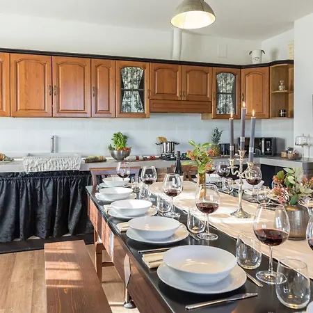 Villa Casale Bella 8&4, Emma *