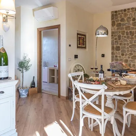 Casale Bella 8&4, Emma