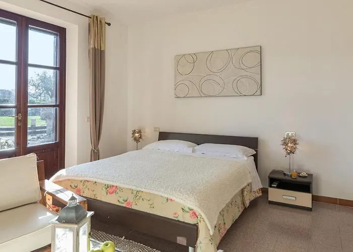 Casale Bella 8&4, Emma